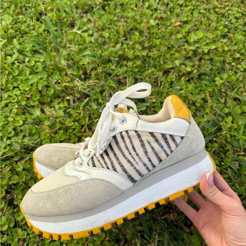 GOE sneakers